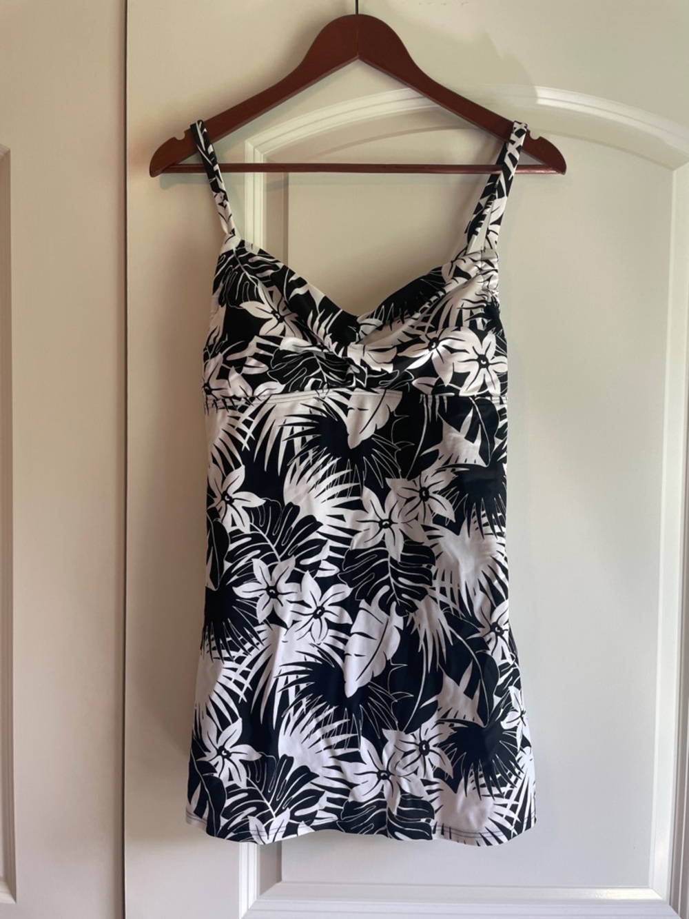 Beach House Black and White Tropical Swimdress Size 10